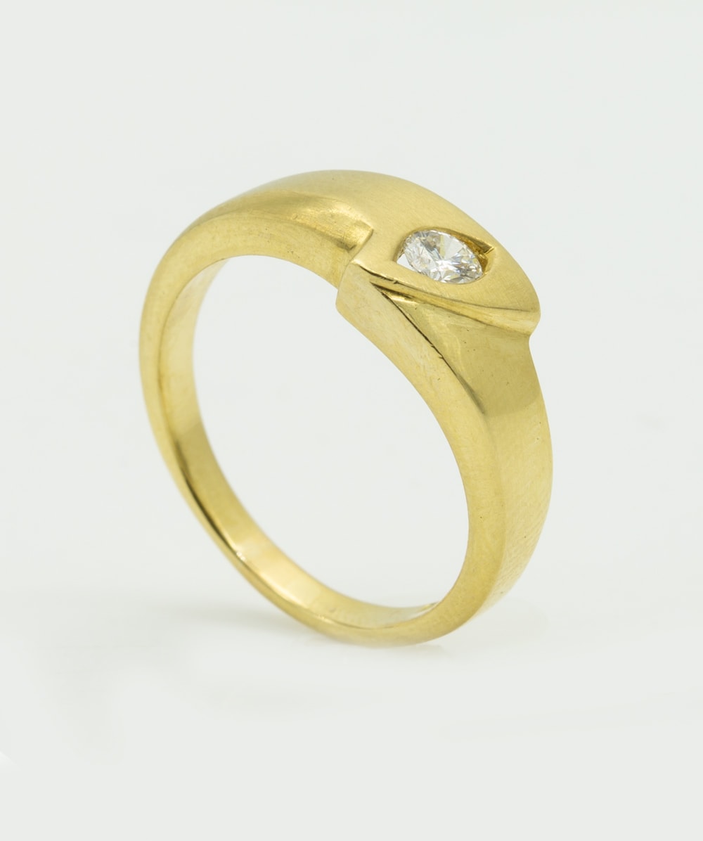 Ring mit Brillantsolitär 750er Gelbgold