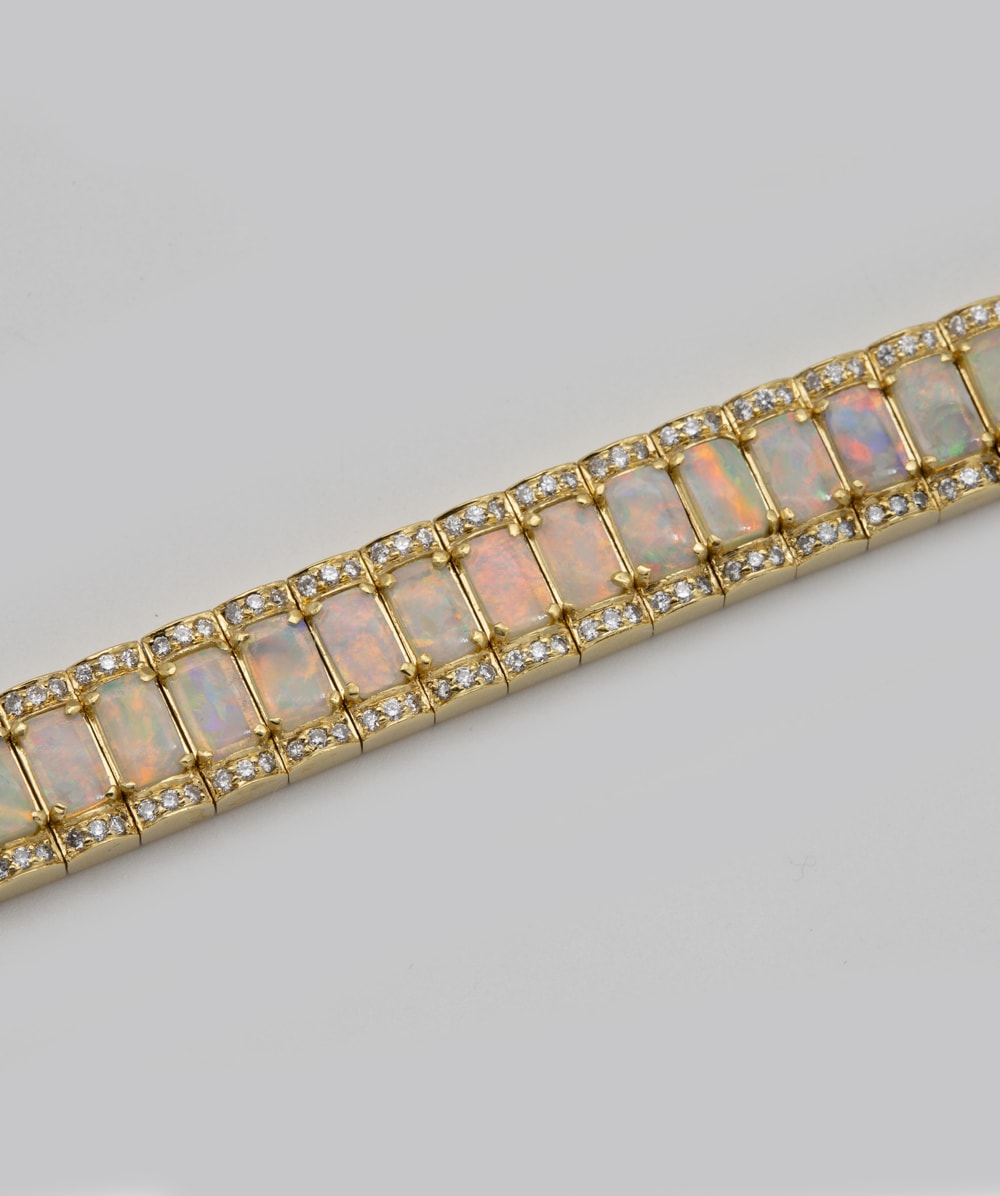 Brillantarmband mit Opalen 750er Gelbgold