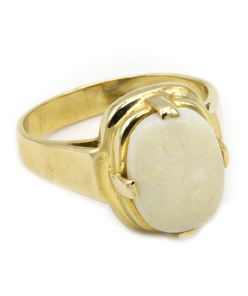 Ring mit einem Syntetischen Opal 375er Gold