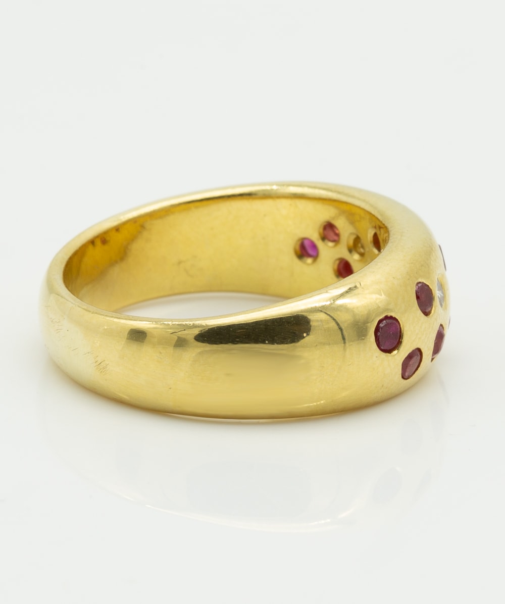 Ring mit Brillant und Rubin 750er Gelbgold 