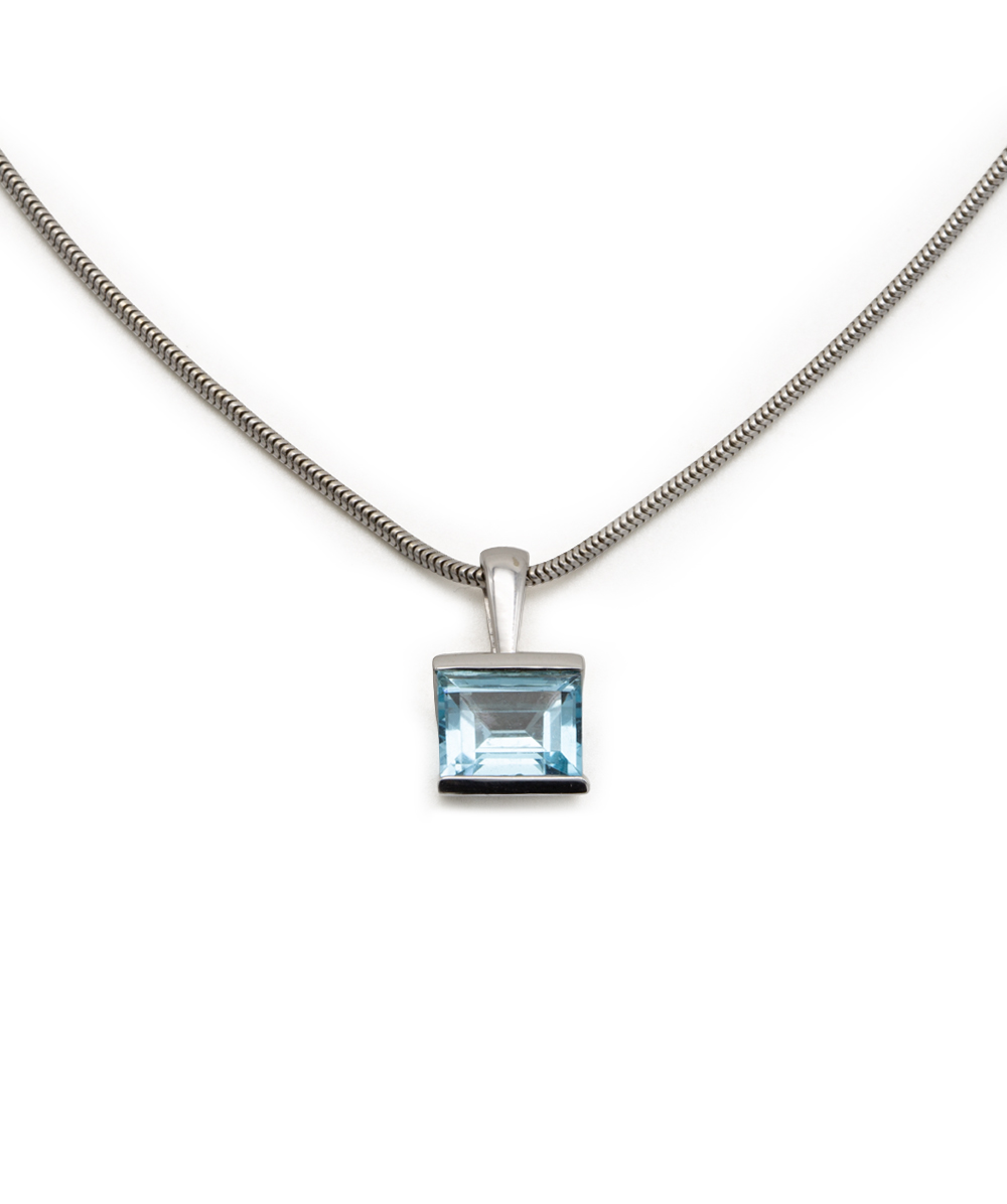 Halskette mit Topasanhänger 585er Weißgold