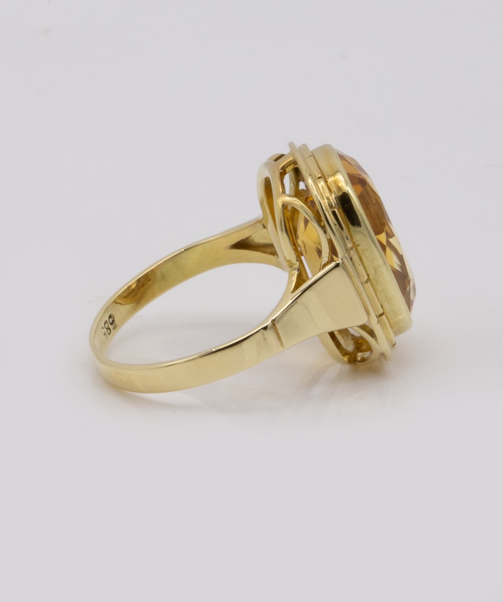 Ring mit Farbstein 585er Gelbgold