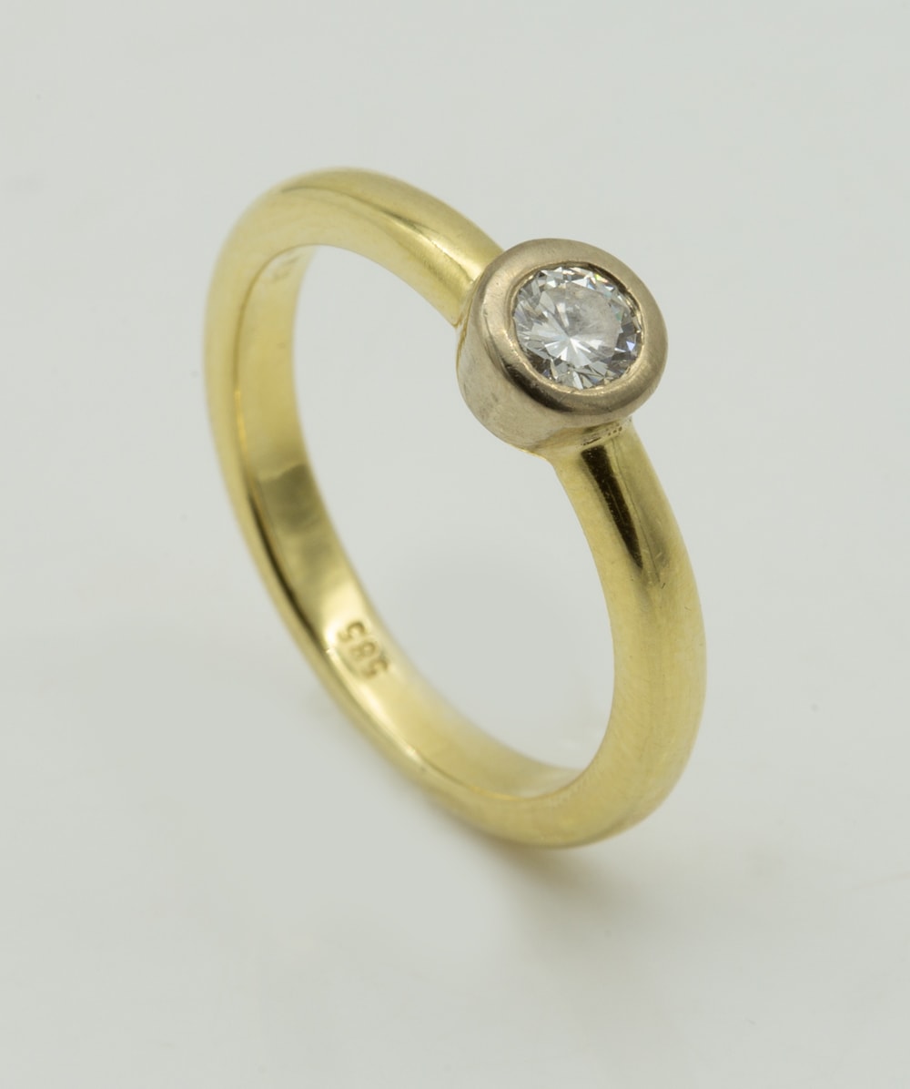 Ring mit Brillantsolitär 585er Gold bicolor 