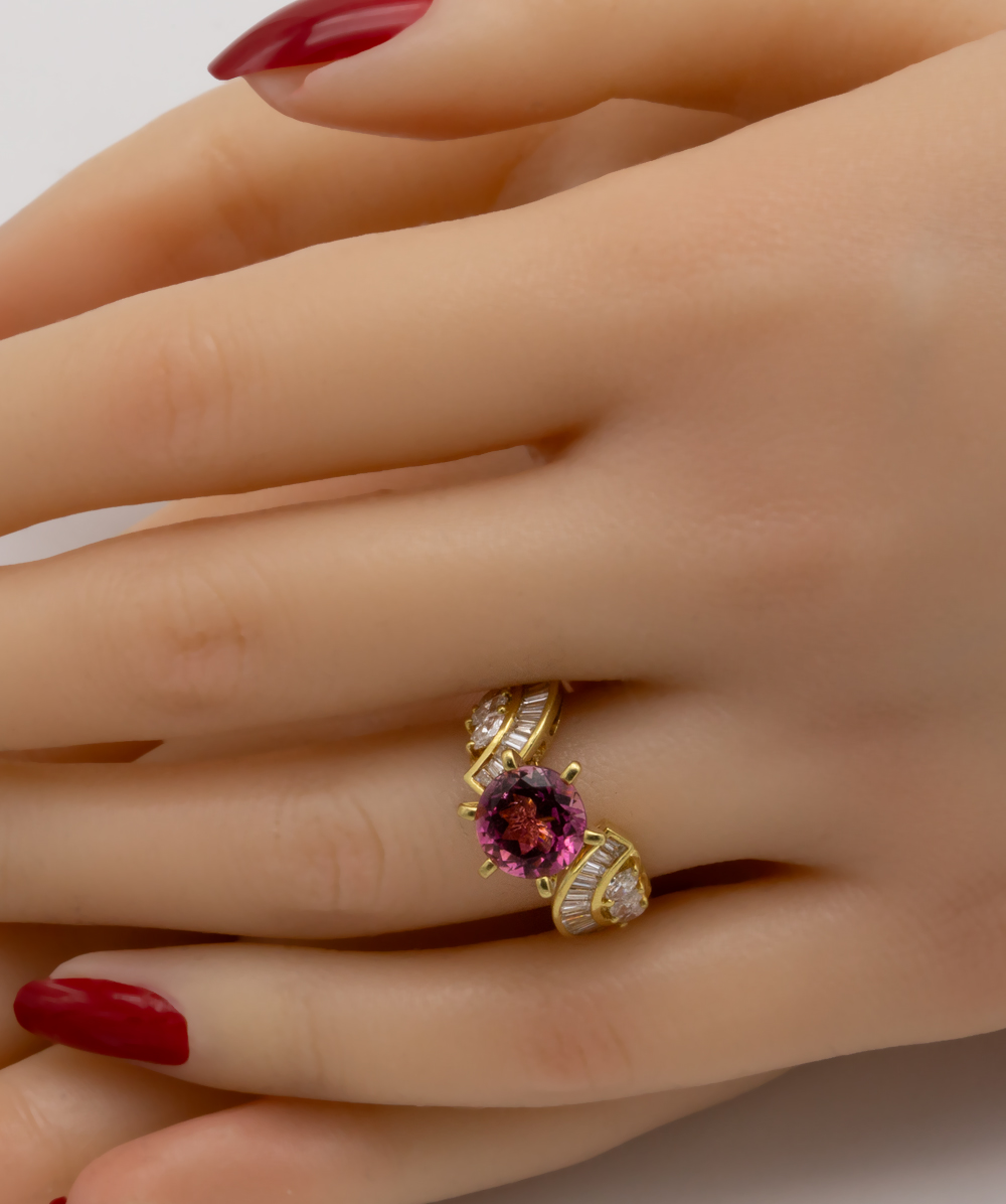 Ring mit Brillanten und Rosa Turmalin 750er Gelbgold 