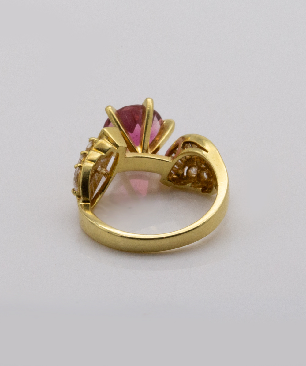 Ring mit Brillanten und Rosa Turmalin 750er Gelbgold 