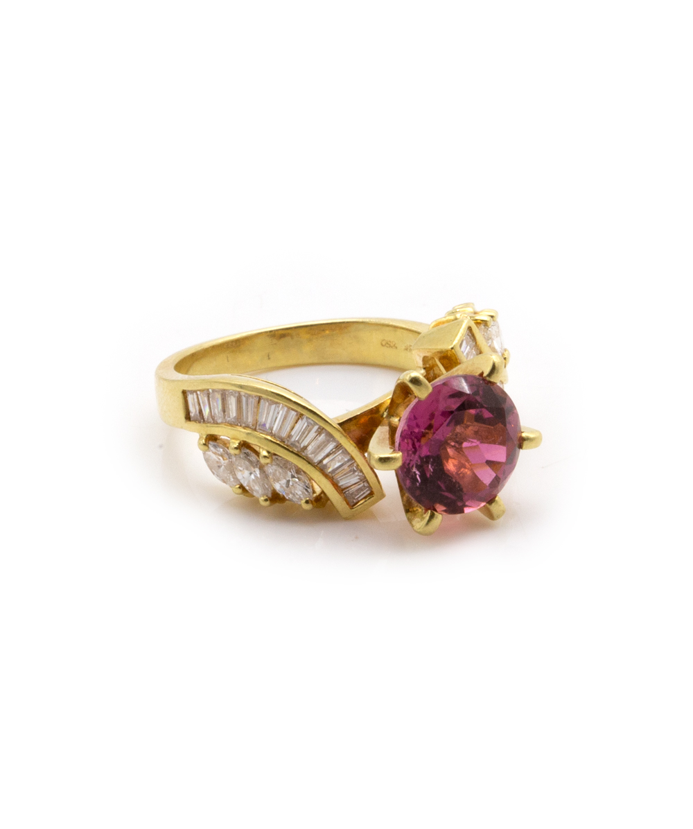 Ring mit Brillanten und Rosa Turmalin 750er Gelbgold 